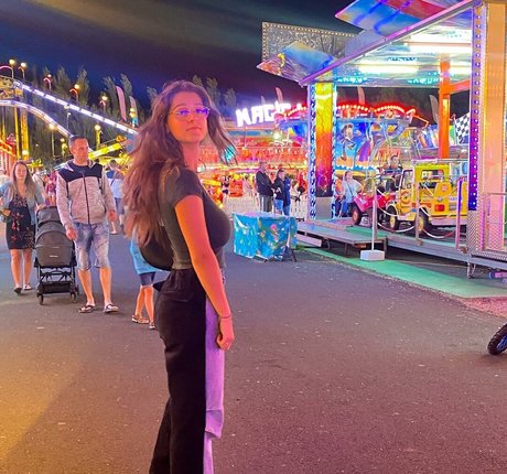 Nina Joy top star pic