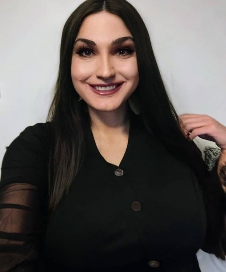 ThighHiBby hot model img