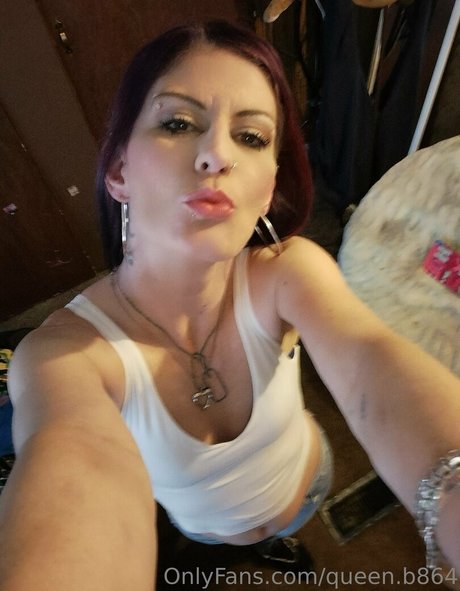 queen b864 model naked photo