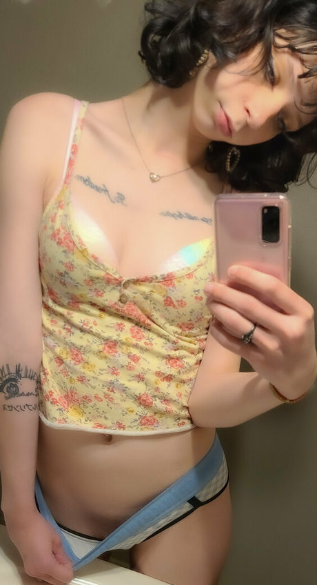 angeltwat erotic actress img