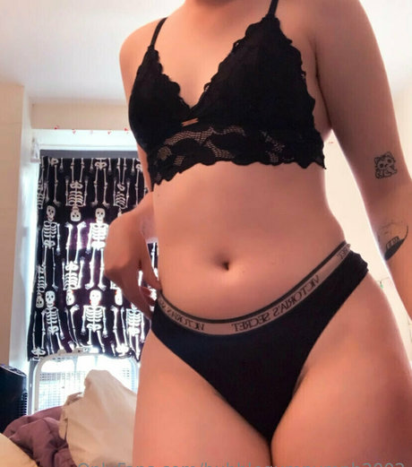 bubblegumnymph2002 hot model photo