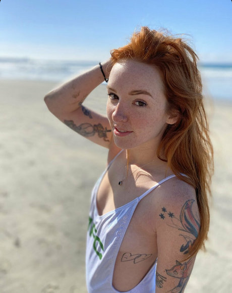 lilyevansfree model xxx pics