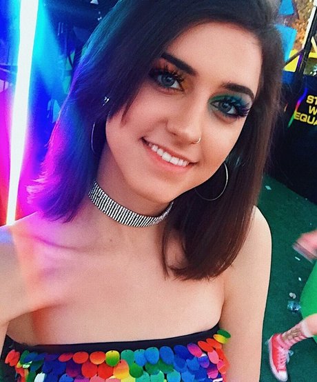 SophieSommers art model gallery