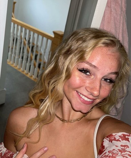 Hannah Alyssa Woods pornstar nude image