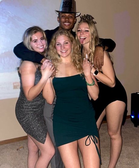 Hannah Alyssa Woods nudes model img