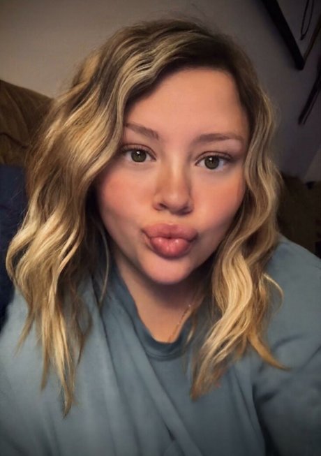 FefeCoco pretty pornstar images