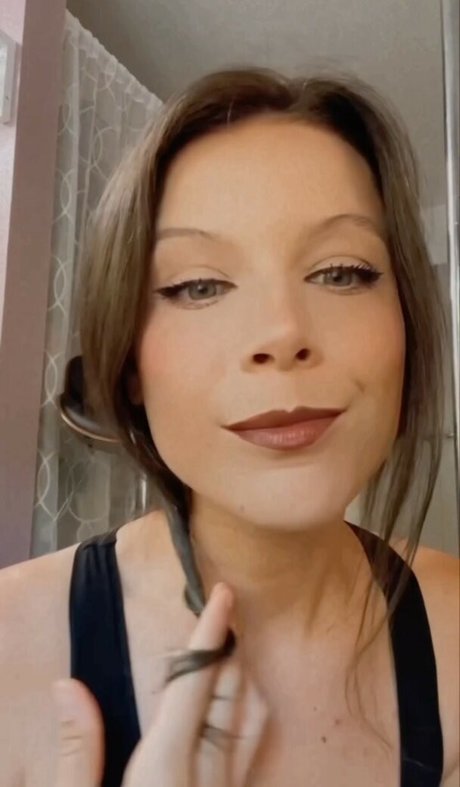 Kora Raw nudes actress images