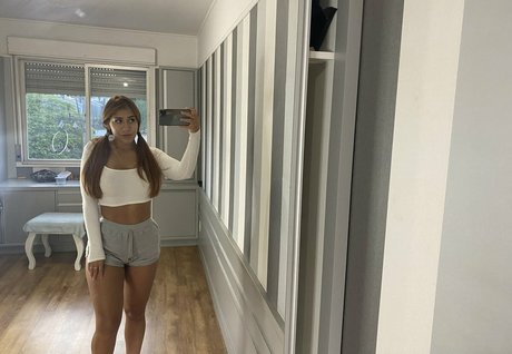 Sweet Mila model adult pic