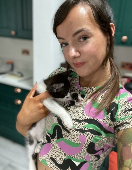 Maisey Brooks art star pic