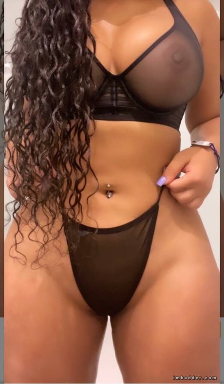 Winny Munhoz art star archive