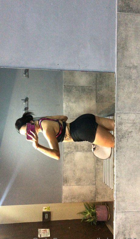 lulycal21 pornstar free picture