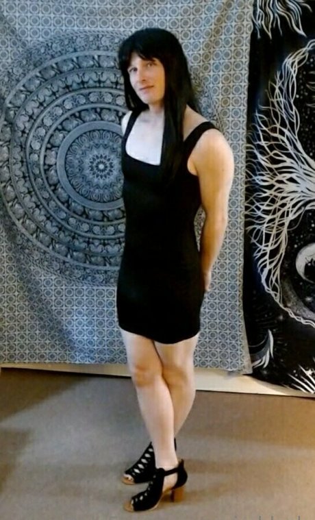 roxie black model nude photos