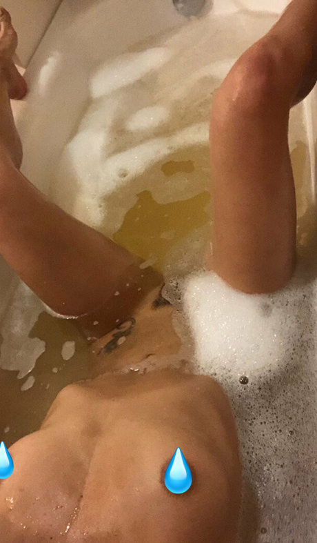 alinahenessyfree nice actress galleries