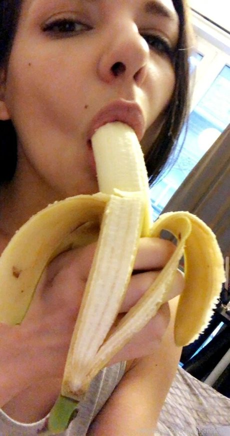 alinahenessyfree model art gallery