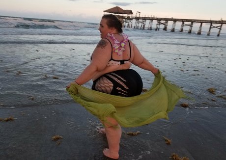 bbw4red20 model nude photo