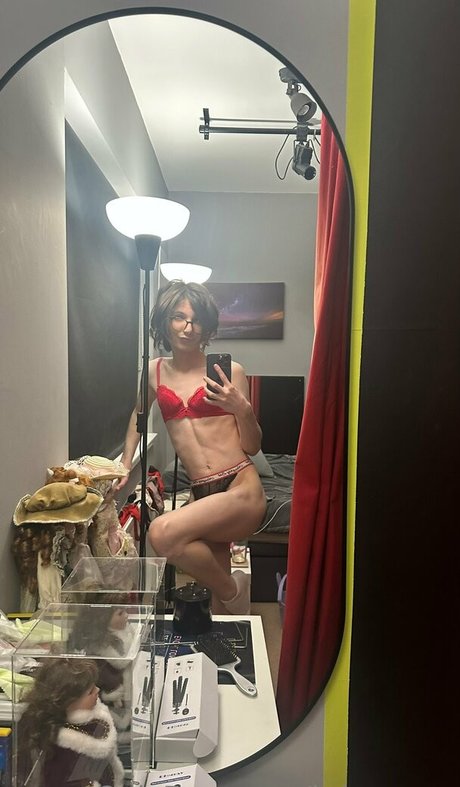 kris srose best actress pictures