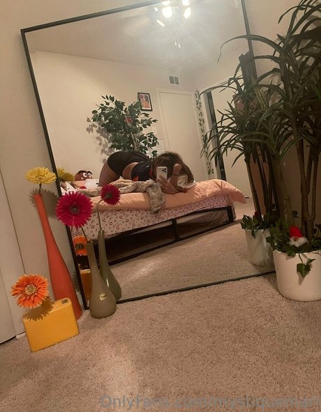 mystiquemari model adult pictures