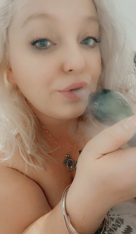 mommithiccc model beautiful images