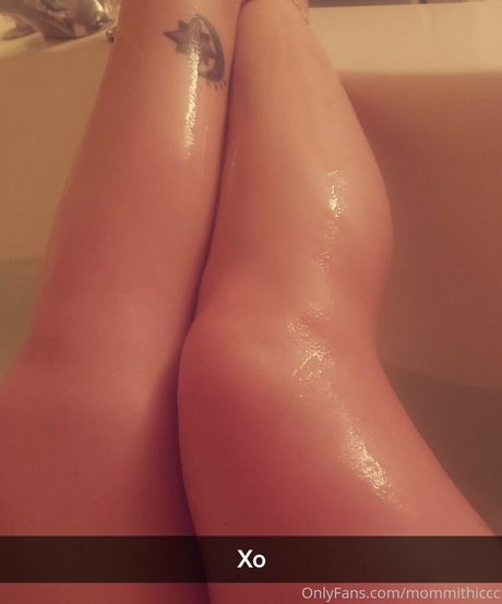 mommithiccc model beautiful image