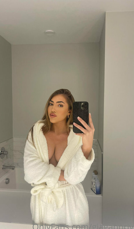 giagabpriv star pornographic photo