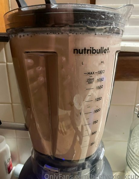 beefyexjockcub pretty model image