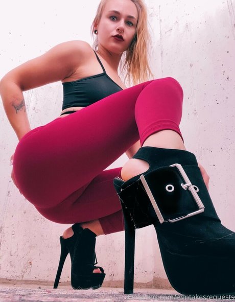 erintakesrequests nude model pic