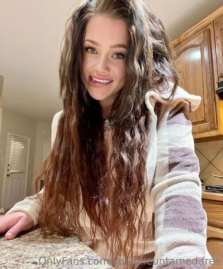 Valkyrieuntamed model art gallery