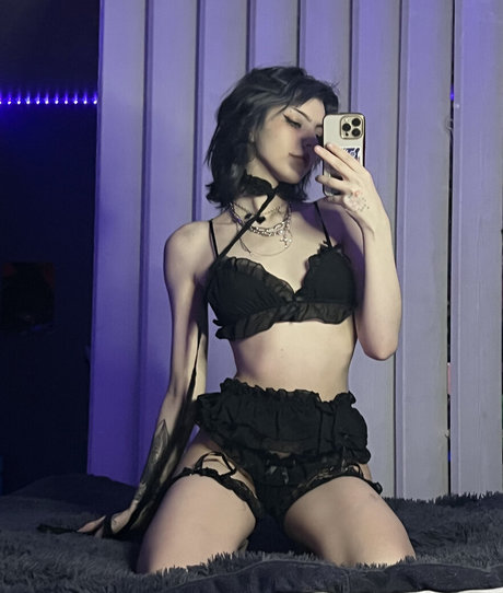 Flutterow beautiful actress photos