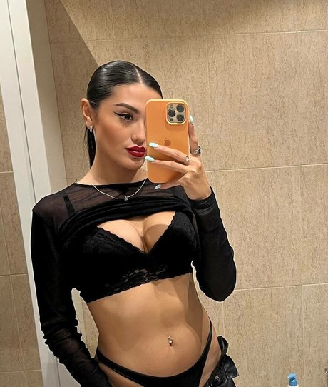 Caritoalaparato beautiful model pic