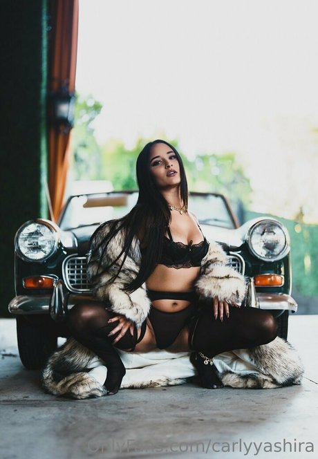 carlyyashira naked model gallery