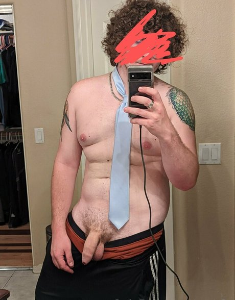 grav3y hot actress photo