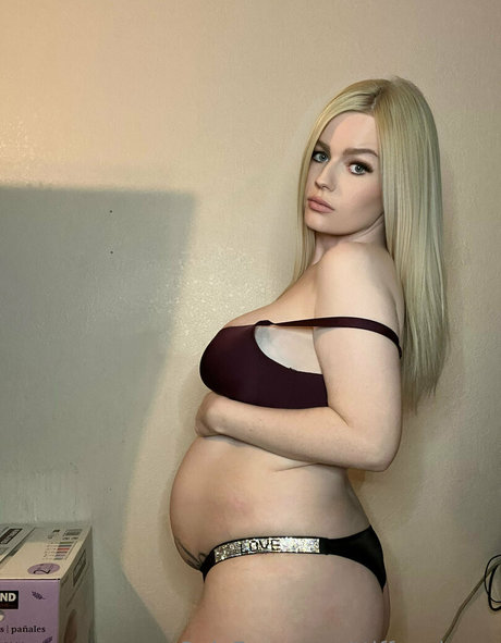 ttiffanylover adult model pictures