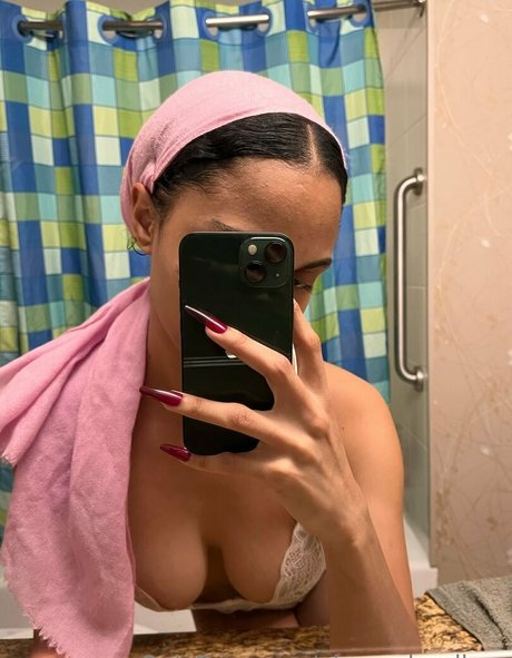 alexandraallure hot model photo