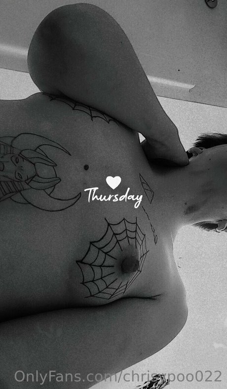 chrisypoo022 erotic model img