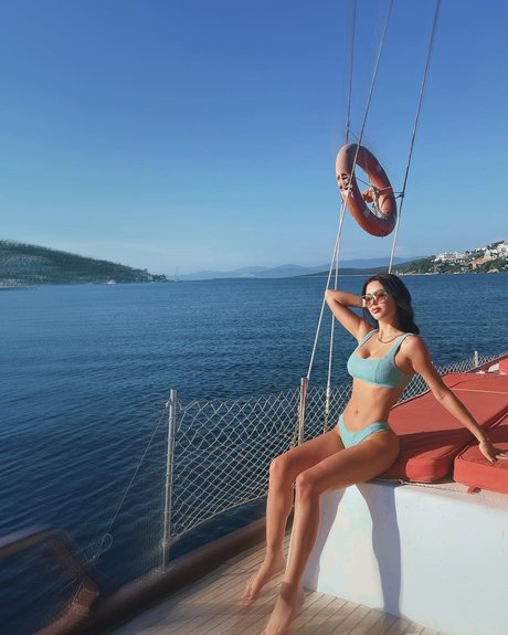 bernacalanthe naked actress image