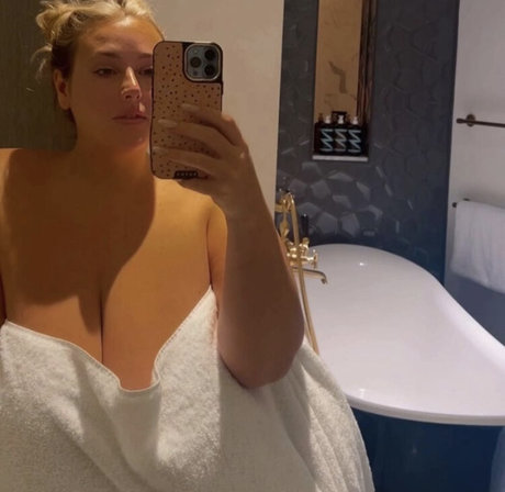 juiceefruitee naked model photos