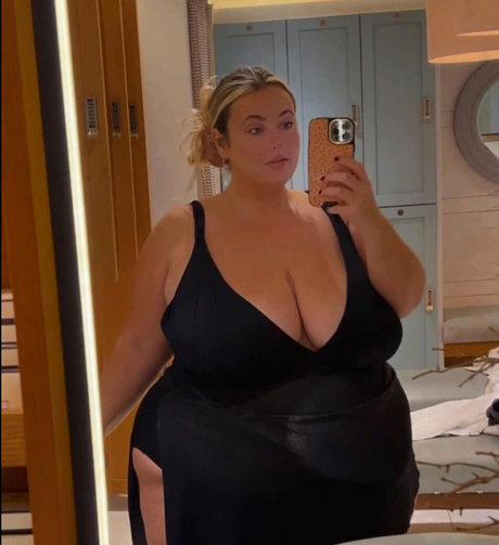 juiceefruitee sexy pornstar pics