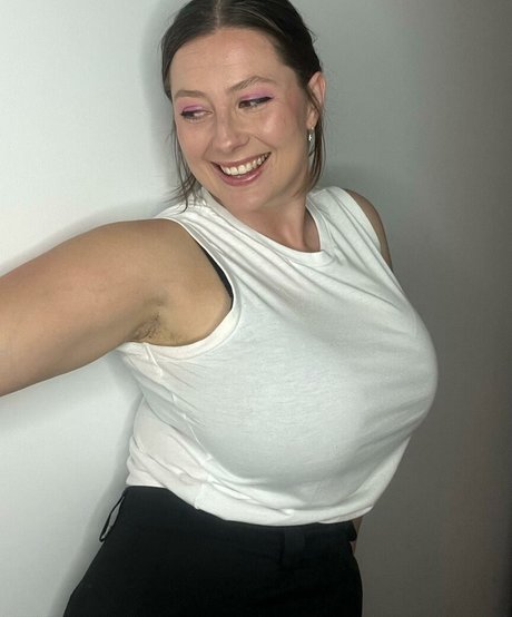 SliceOfSalami pornstar naked picture