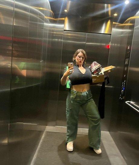 SliceOfSalami nude pornstar pics