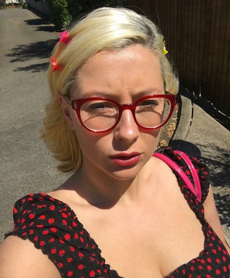 SliceOfSalami erotic model pictures