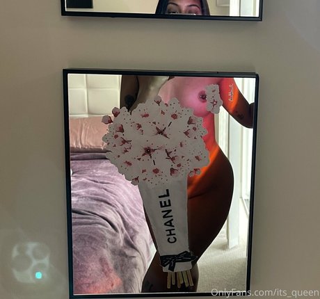 its queen hot star picture