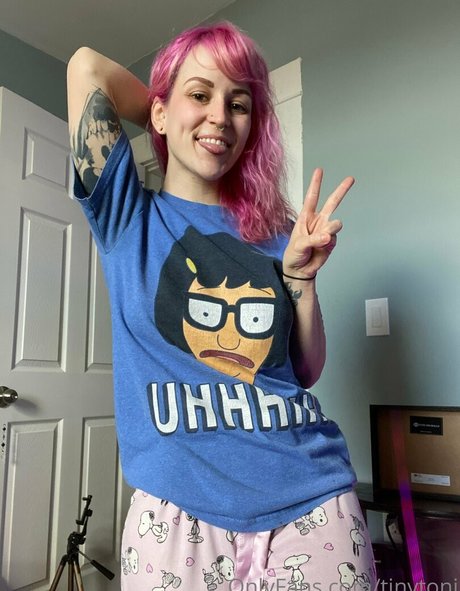 tinytoni high quality actress photo