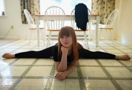 Cutieredhead adult model picture