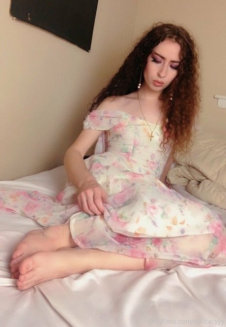 delicacyyy model pretty img