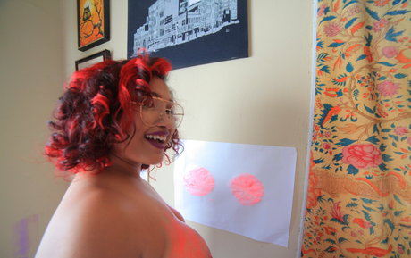 Naked Intelligence high quality model pic