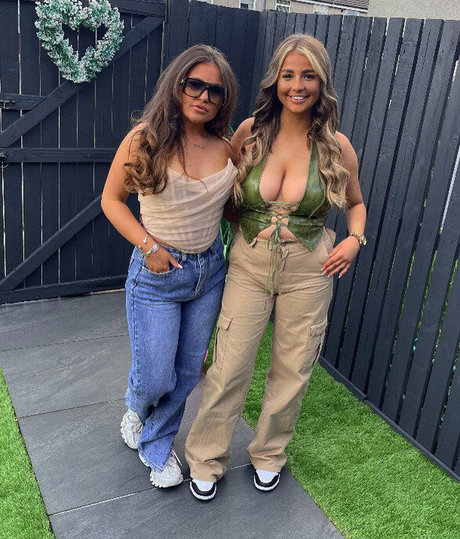 Elizabeth Taylor art model photos