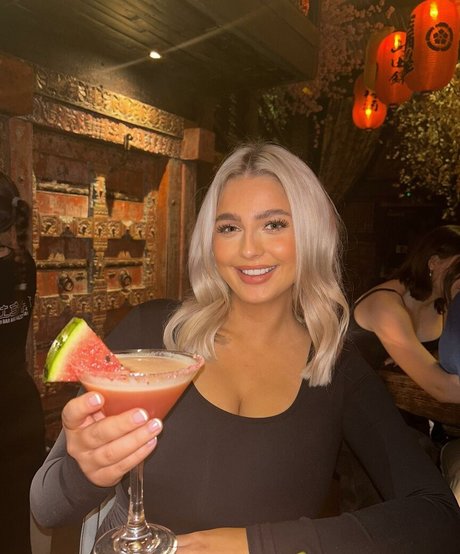 Elizabeth Taylor adult model photo