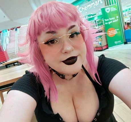 twistedlittlefree star sexy images