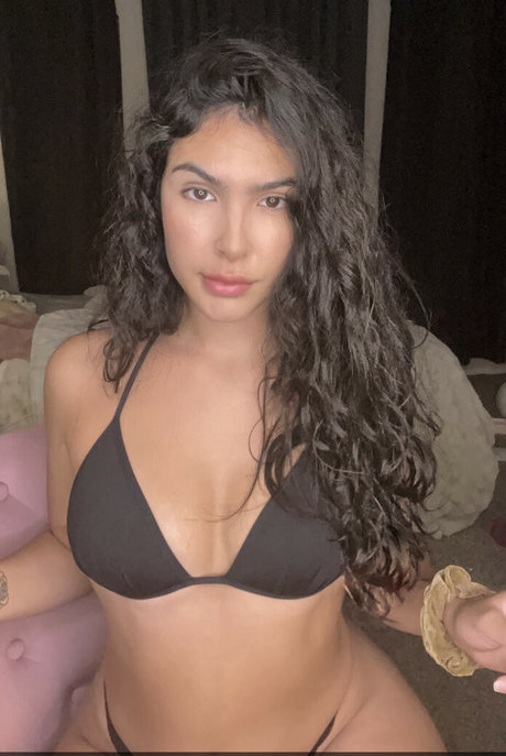 marelaine21 model adult image