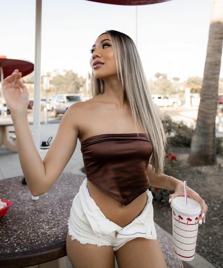 Elizaachar xxx model gallery